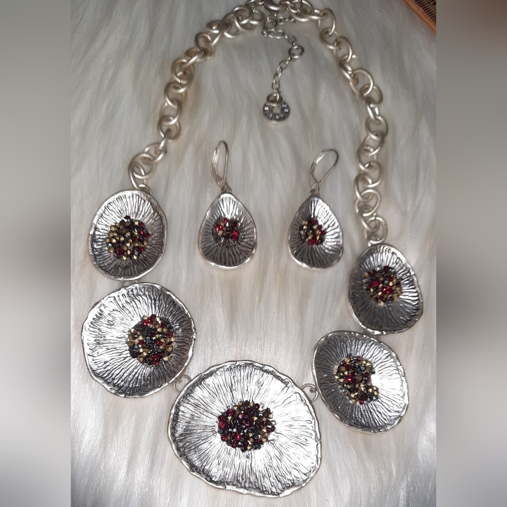 Karma Bella set necklace and earrings EUC bib statement silvertone gemstone chip